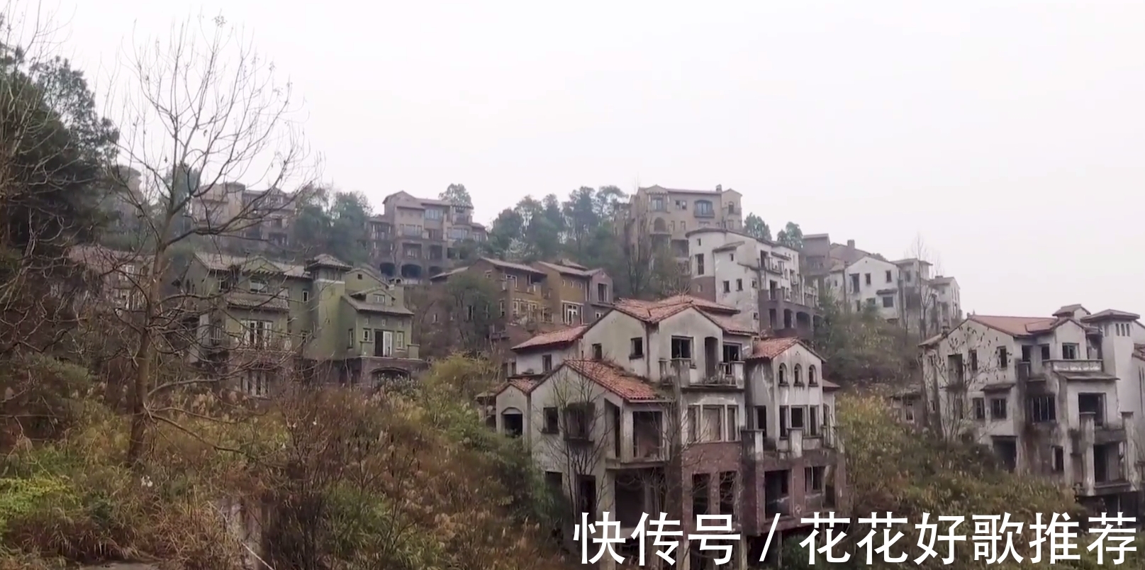 南山|重庆烂尾别墅群,神秘买家以5折价格买了一套400万的烂尾楼