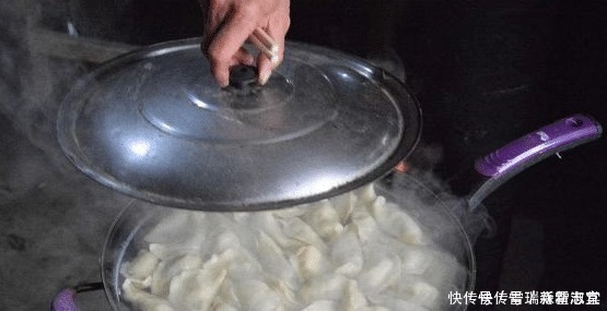 食用盐|煮饺子,最忌开水下锅,大厨多加这一步,饺子鲜嫩多汁不破皮