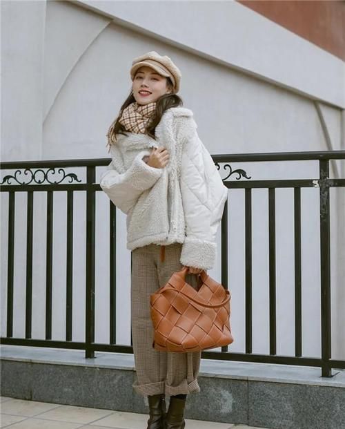 阔腿裤凭什么能火好几年？看完这些“高水准穿搭”，你就明白了