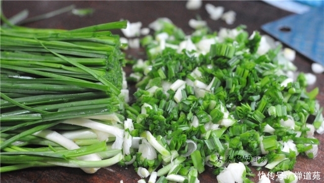 春天别只会吃韭菜!早餐试试此物,比韭菜香,比白菜补,淡化白斑