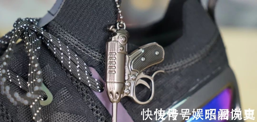 国货 国货逆天球鞋,脚感爆炸,送衣服还联名,发售价竟低于一千!