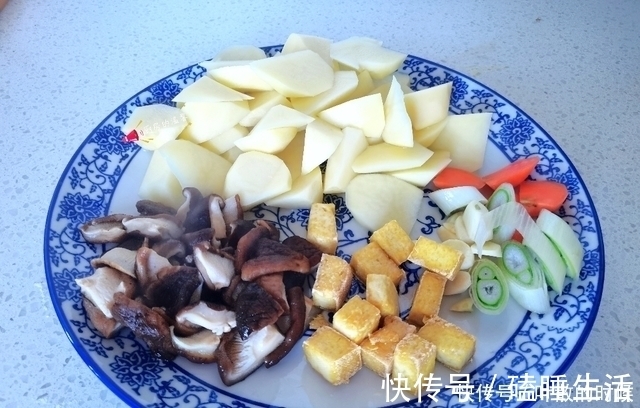 鸡汤|一家三口人的午餐，一盘饭一盘汤，全家人都吃香了