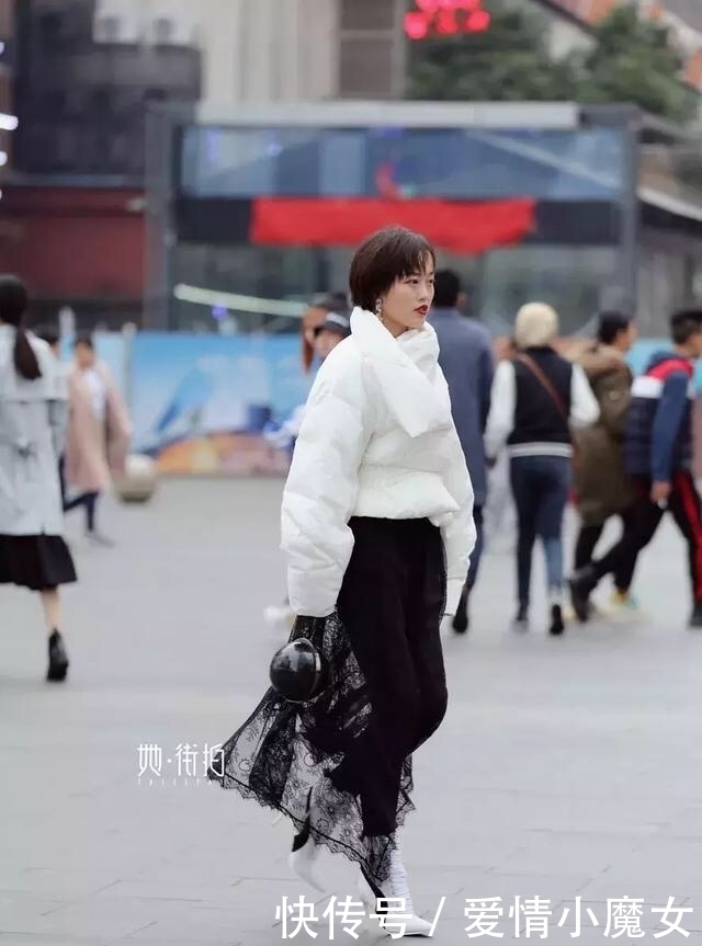 冬天|街拍,冬天穿裙子,羽绒服搭起来!