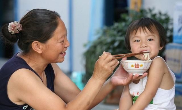 这样的“毒饺子”，父母还在喂给孩子吃：过度的宠爱就是砒霜