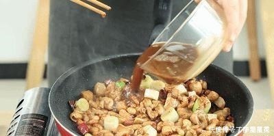 宫保鸡丁怎么做很多人第一步就错了,掌握好这1步是关键