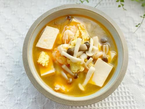 立春后，豆腐和它是绝配，简单炖一炖，汤鲜味美，补钙长个头