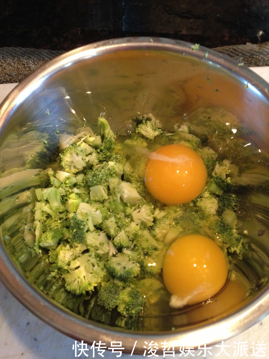 味道|自从我学会西兰花这个做法,全家就爱上了它,光看颜色就让人嘴馋