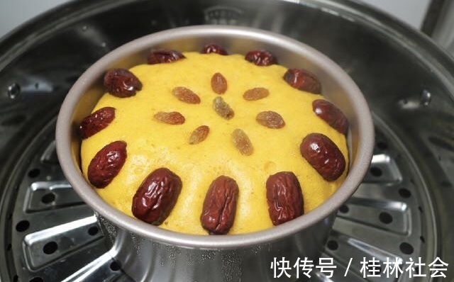 1碗大米2个鸡蛋，手不沾面，筷子搅一搅，做孩子爱吃的发糕