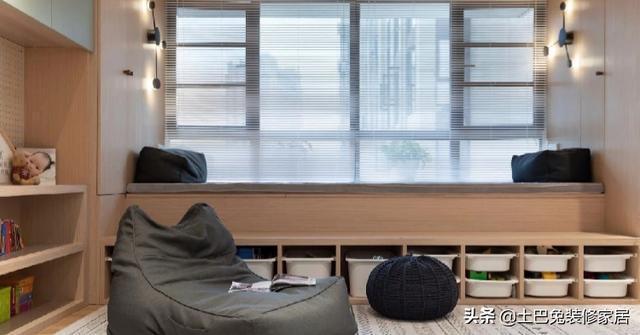 大衣柜|客厅一定要放沙发和茶几的现在都流行这样装啦