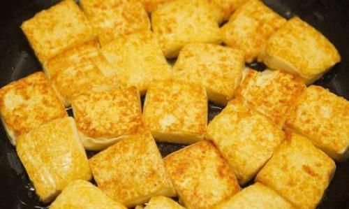 白菜炖豆腐,先炒白菜或者先炖豆腐都错了,学会正确做法,更好吃