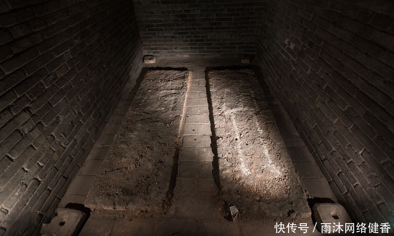 直击四座被盗空的王侯墓室，最著名就是宋四郎的墓室，壁画最逼真