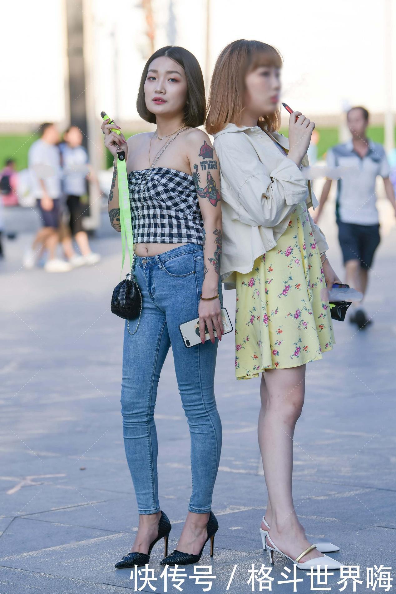 经典|经典的黑白格子设计的上衣,搭配牛仔裤休闲又时尚