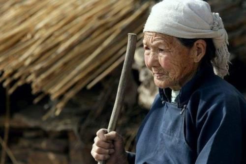 高脂血症|喝水与高血脂的关系不一般，正确饮水，大夫支3招，血脂更加平稳