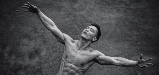 男模|杜蕾斯新晋26岁男模,8块腹肌充满魅力,长期的健身运动成就了他