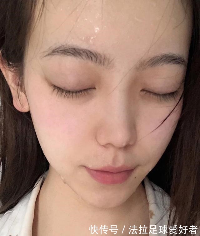 卡粉|脸上出现这4点“征兆”，说明你该好好护肤了，很多人都有！