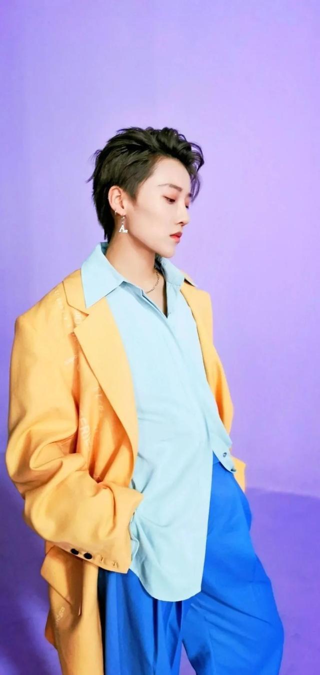 比刘雨昕舞蹈更IN的,是她的“无性别时尚”