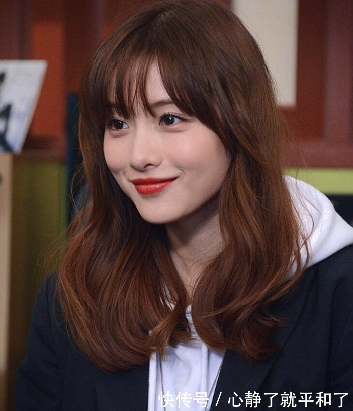 减龄 发量少女人先别急着剪短发,试试这3种发型,拯救发际线还很减龄