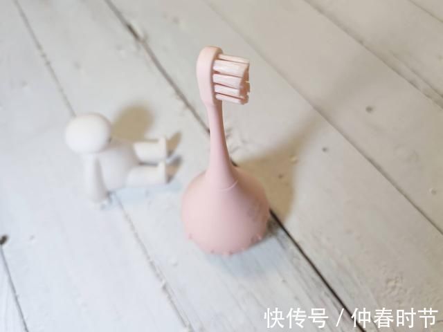 咸蛋超人|孩子排斥刷牙的原因?种草两款儿童电动牙刷,让孩子爱上刷牙