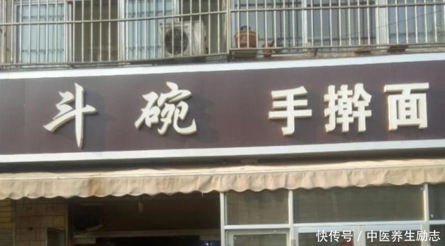 滕州最好吃的大肉手擀面,天天开门排长队,一天卖出500多碗