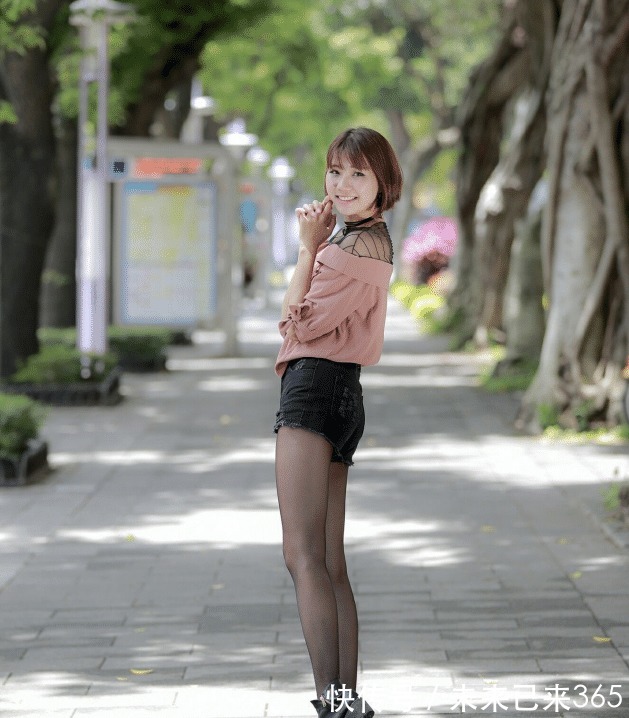 超短裤|嘴上说不会穿,背地里却穿蕾丝搭超短裤,表姐美不美