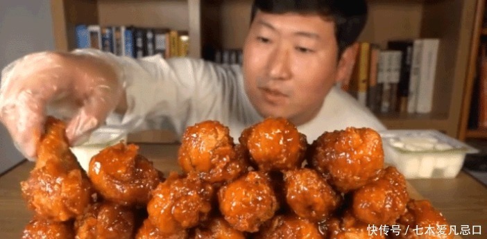 鸡腿|大胃王吃30只“火山鸡腿”,啃一口时发现猫腻,网友全是装的