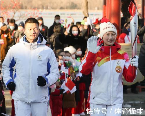 冬奥会|3名国乒队员和3名女排国手参与火炬传递,男帅女靓,巴赫也在其中