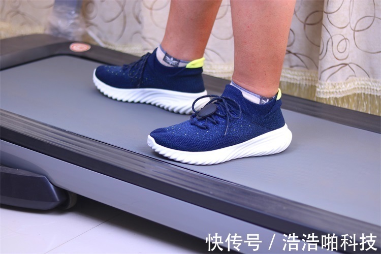 运动版 穿袜套鞋是怎么一种体验呢?网友:这个值得试一试