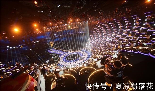 国漫|《2060》充满未来感的国漫虚拟盛宴｜荔枝娱评