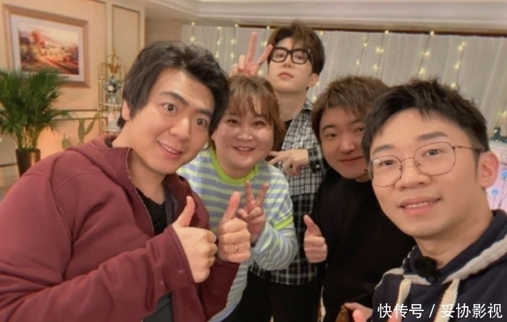 吉娜|“月子期”复工!吉娜身材仍完美,网友:媳妇坐月子,老公胖成球