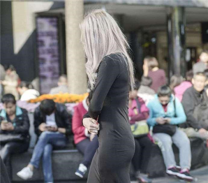 街拍这位乌克兰美女,肯定是很多人喜欢的类型!