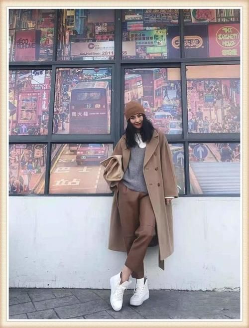 永不过时的“驼色系”，讲究女人必学的穿搭，无论年龄多大都适用