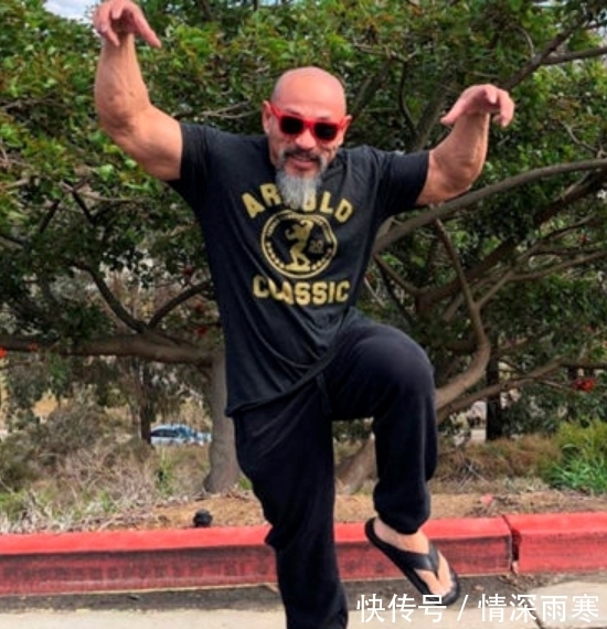 54岁老人疯狂锻炼，炼成真实版的“龟仙人”走红，网友：还真像