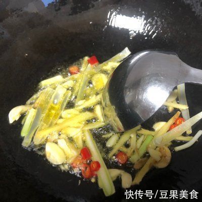 花蛤这样做，不会让你吃到沙子