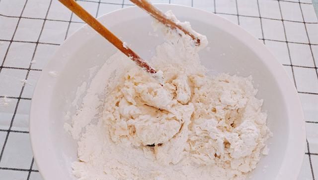 简单的早餐饼做法，一个苹果一碗面，香甜酥脆孩子特别喜欢