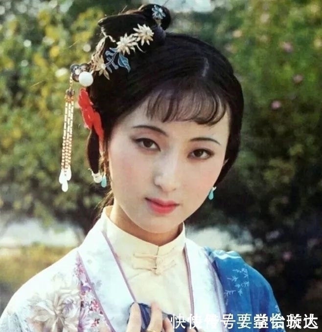 宝琴!宝琴、湘云都得贾母赏过衣服,为何林黛玉却没有?看脂砚斋咋说的