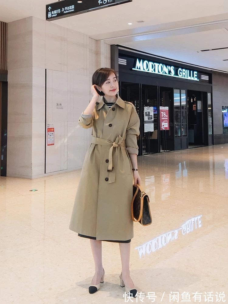 中年女人 有气质的中年女人,开春后都在穿“轻薄风衣”,配裤子裙子都好看