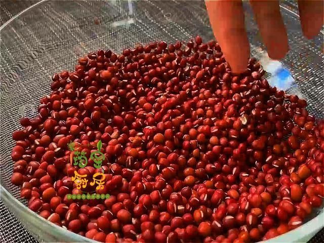 红豆别再煲粥了，教你好吃做法，一擀一折，零添加超好吃