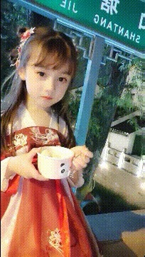|搞笑GIF:姑娘,就你这功夫,村里没有几个人敢追你吧