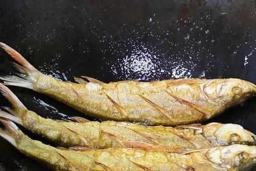 煎鱼|在家煎鱼不是粘锅就是破皮?40年老保姆教你2招,简单又实用