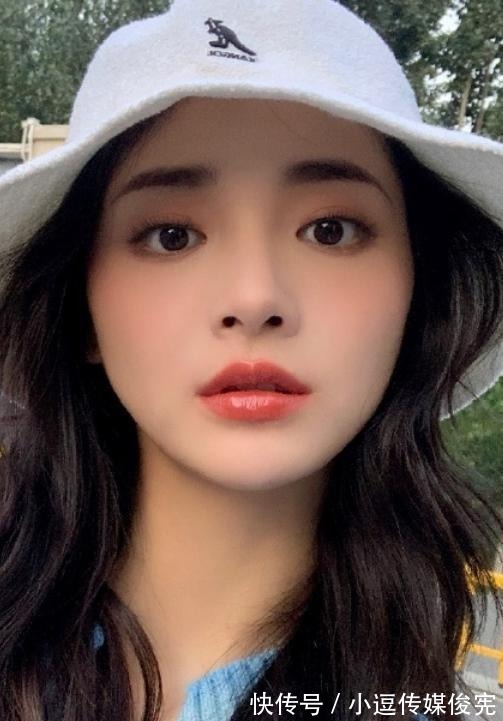 周洁琼|周洁琼晒“流汗照”,摘下面具看清颜值那一刻,场面一度心脏暴击