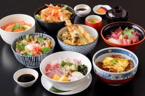 你吃过日式盖饭吗,都可以放在米饭上吃