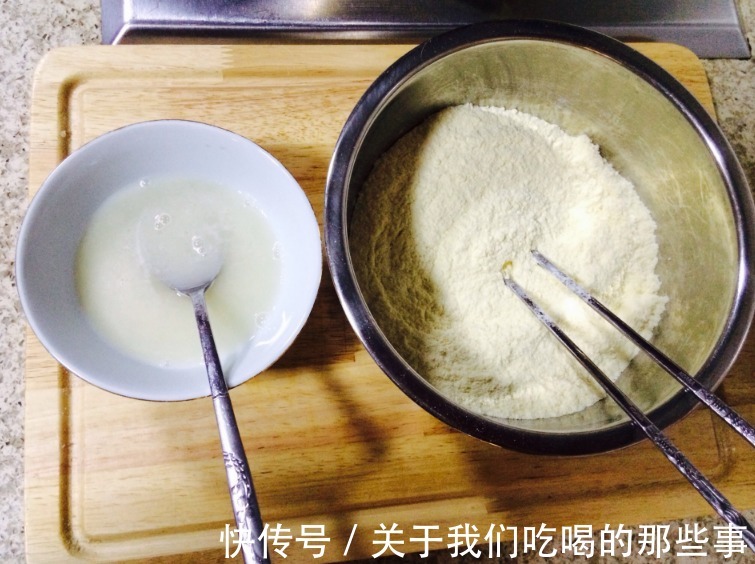 蒸窝窝头只用玉米面就行吗？学会这做法，出锅松软香甜，不干不噎