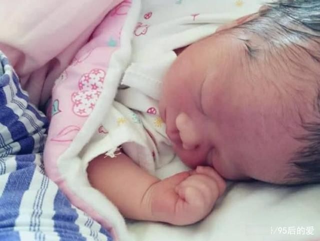 怀孕38周顺产个7斤小胖子，小家伙很是健康，孕妈分享怀孕症状