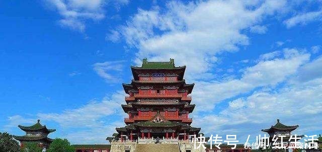 孤舟$晚年杜甫登楼写诗,其中一句雄跨古今,气压百代,千百年无人超越