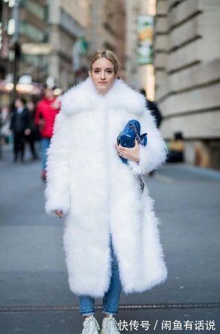 毛绒 中年女人不想做“土味大妈”,这5种穿搭要尽量避开,会拉低档次