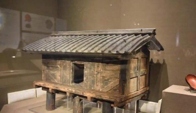 发现|专家共发现两具铜棺,人们为何不用青铜做棺材,让秦始皇给您回答