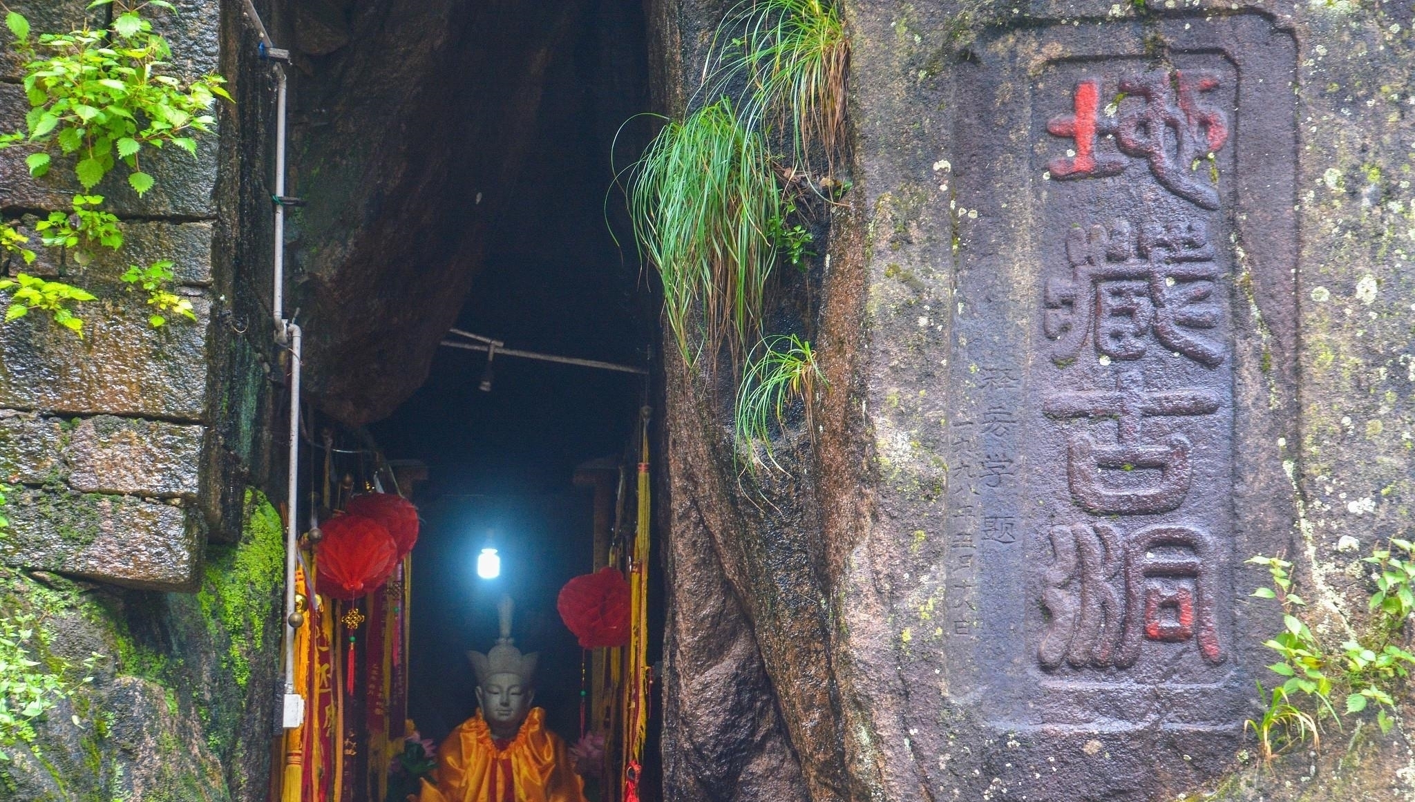  寺庙|地藏王菩萨真身修行处，1306米山巅的寺庙，建成年代至今成谜