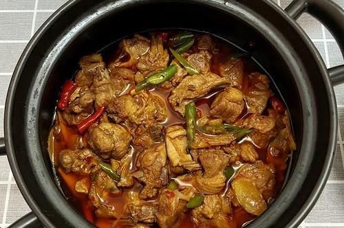  分享几道春节美食，传统又经典，色泽红亮好吃好看，我反正不喜欢