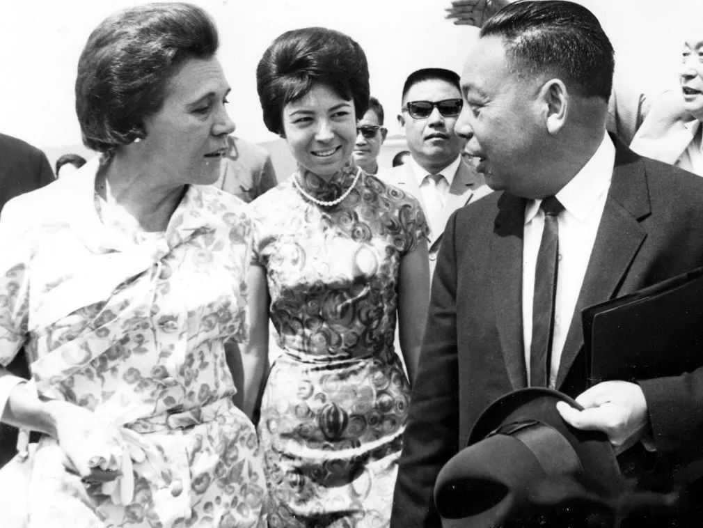 儿子|蒋经国在苏联娶妻生子，回国后，他又爱上一寡妇，并生下两个儿子