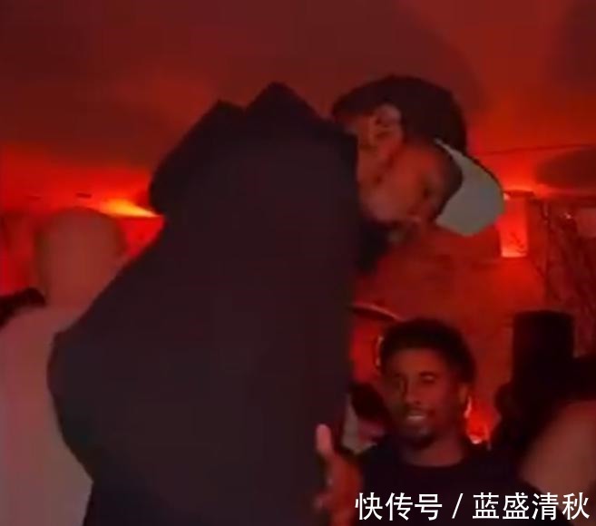 篮网|迷人的气质！杜兰特参加好友生日派对，现场小秀尬舞！